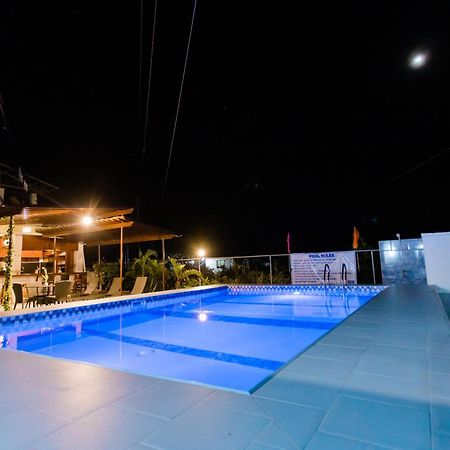 Bernis Hostel Moalboal Exterior photo