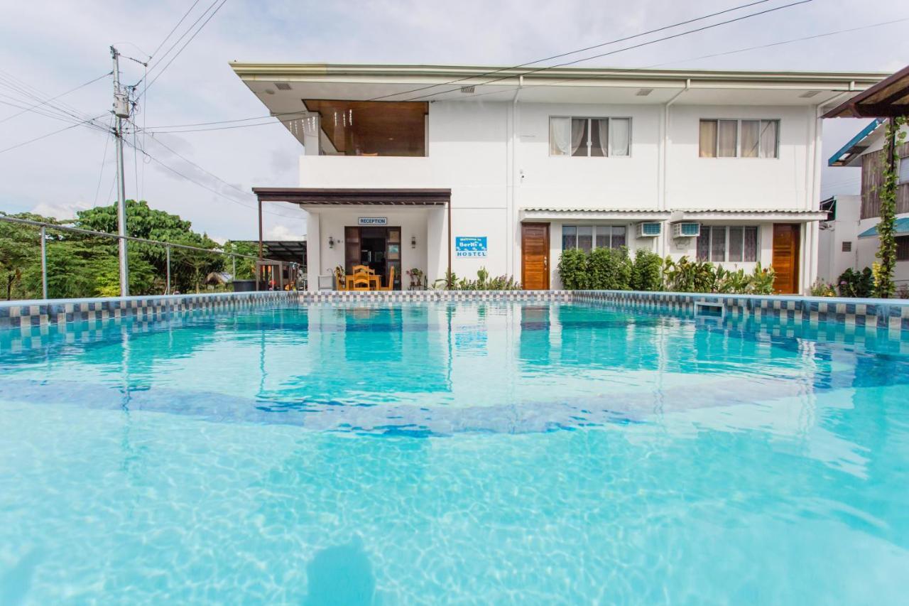 Bernis Hostel Moalboal Exterior photo
