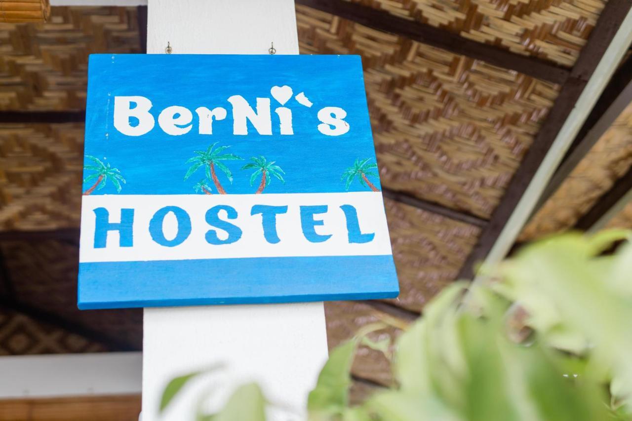 Bernis Hostel Moalboal Exterior photo